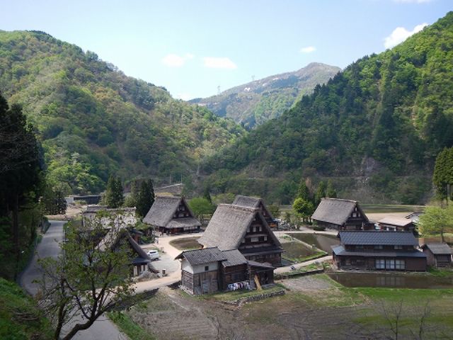 地元食材の五箇山御膳昼食付 ガイドと歩く世界遺産 五箇山「菅沼集落」のプラン詳細